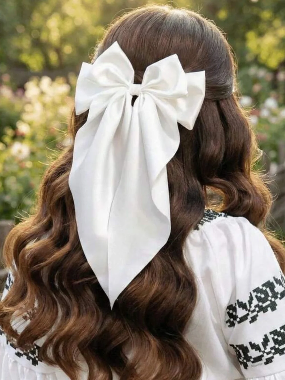 Elegant White Alligator Bow Hair Clip NEW 🏷️